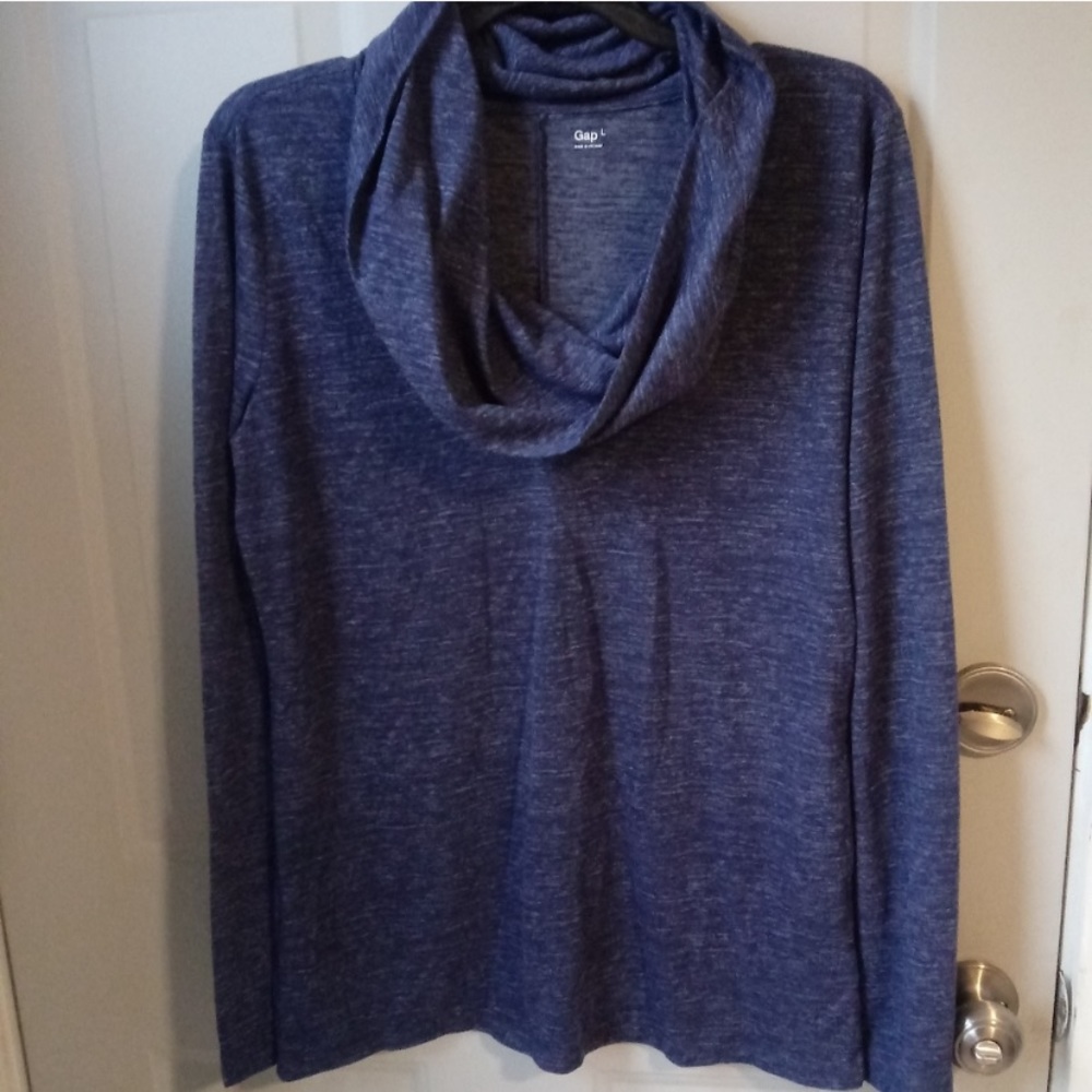 Gap activewear top